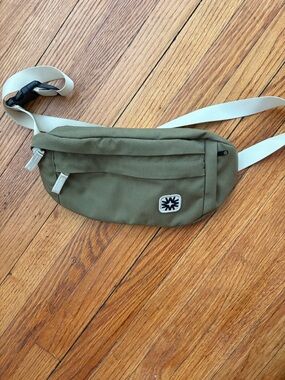 Walker Family Goods Olive Green Louie Sling Crossbody Belt Bag with Cream Strap